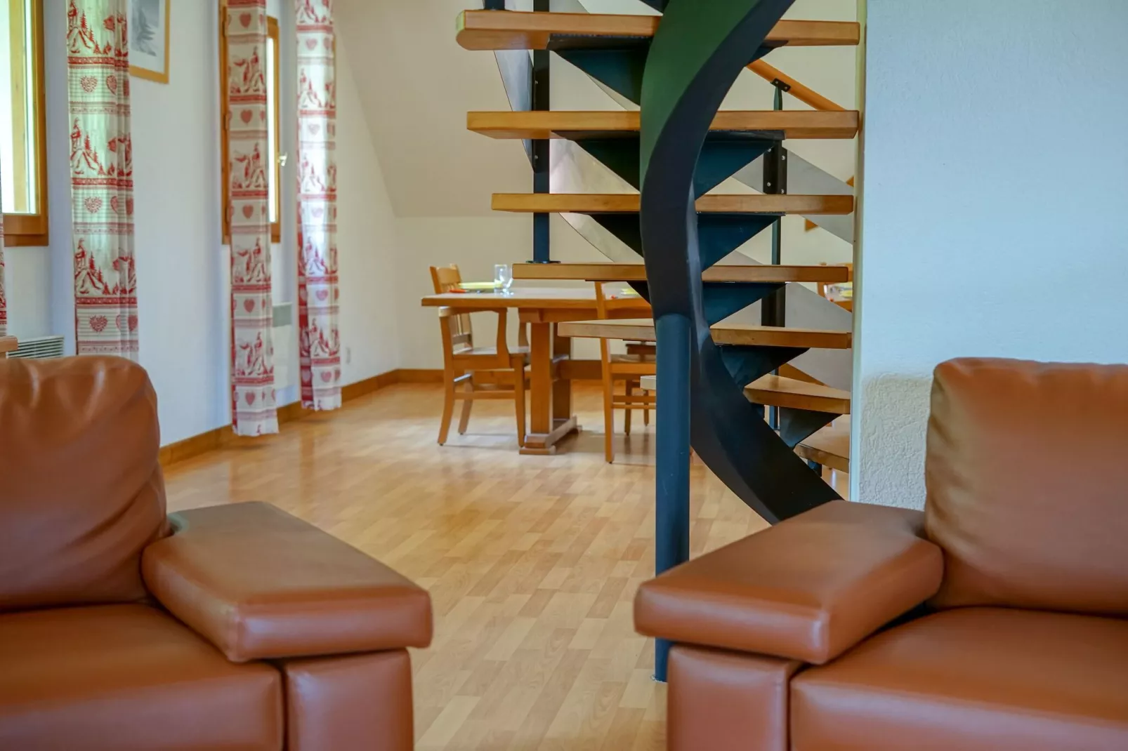 Le Birdie 7-Living room