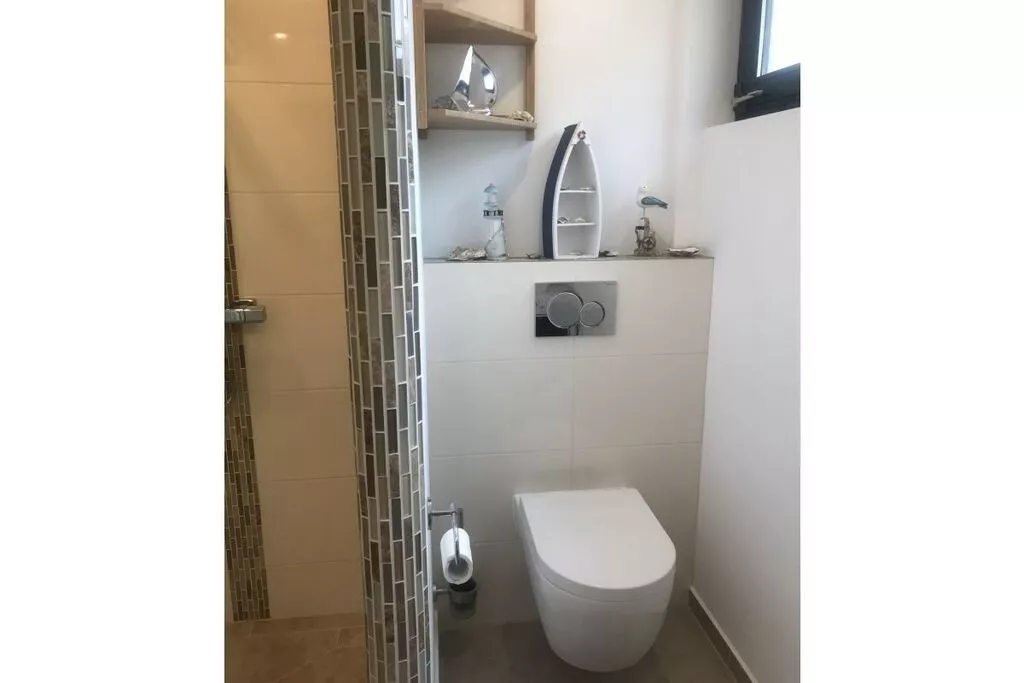 236082-Bathroom