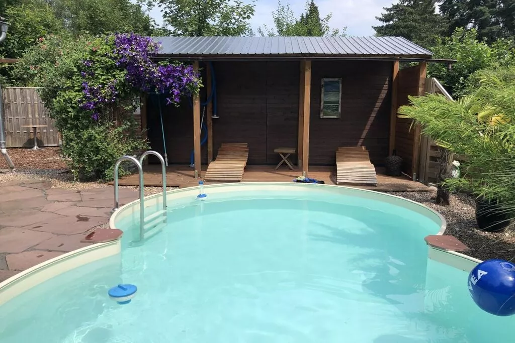236082-Pool
