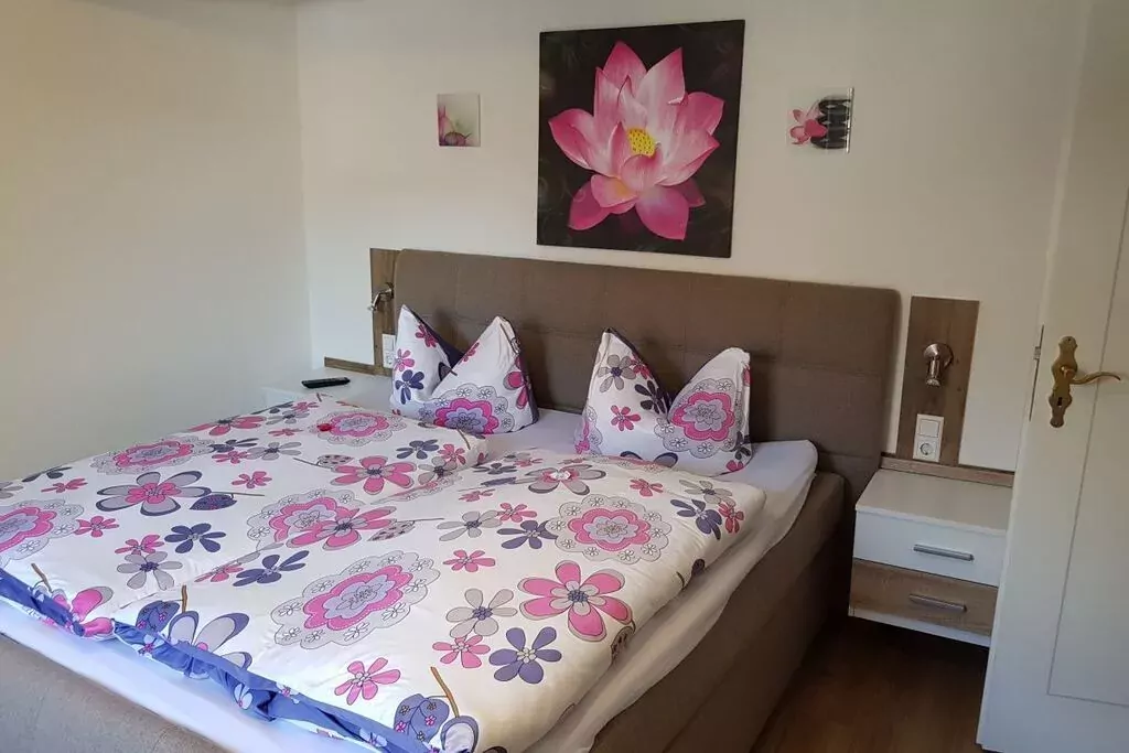 109585-Bedroom