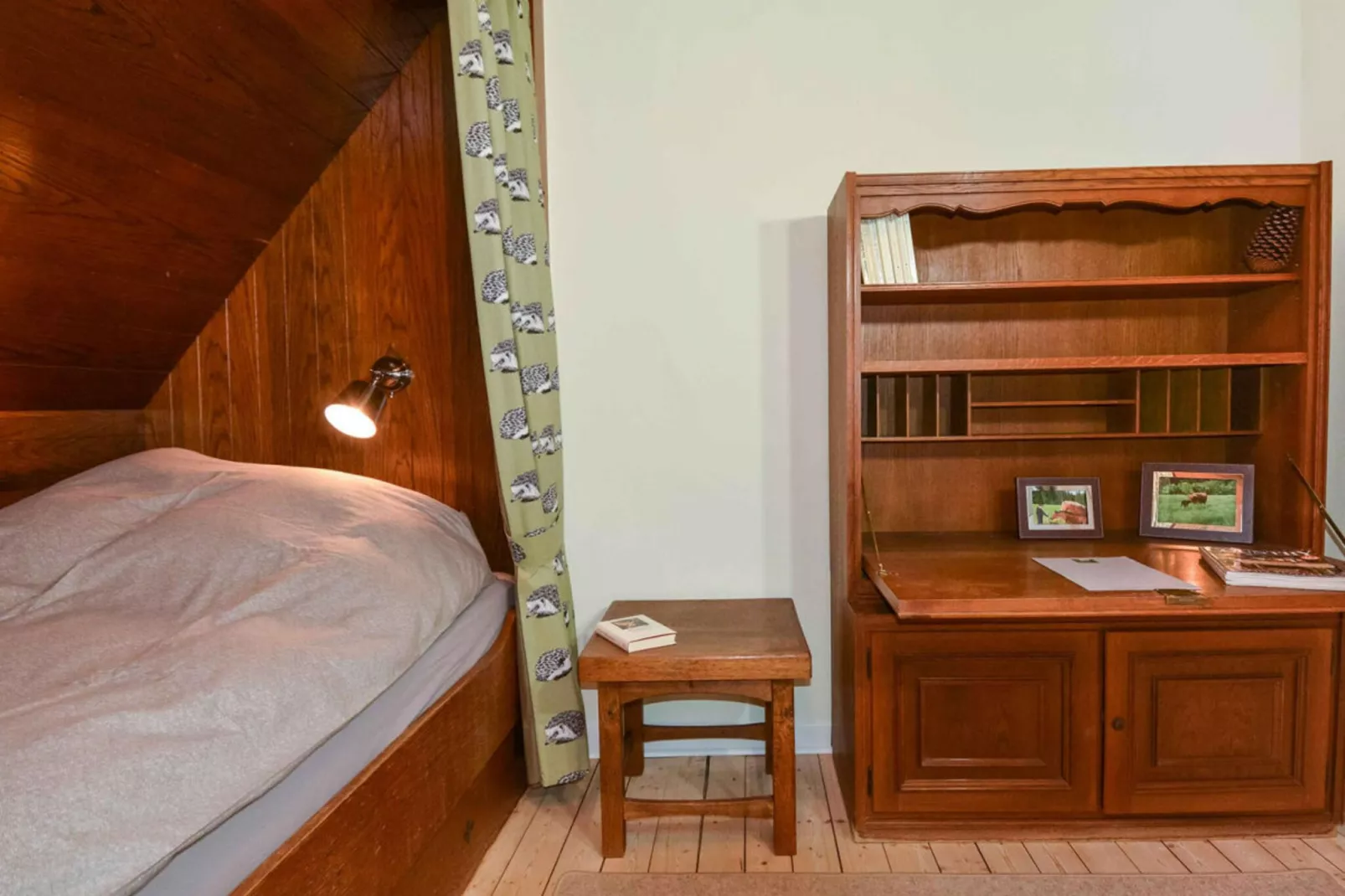 272696-Bedroom