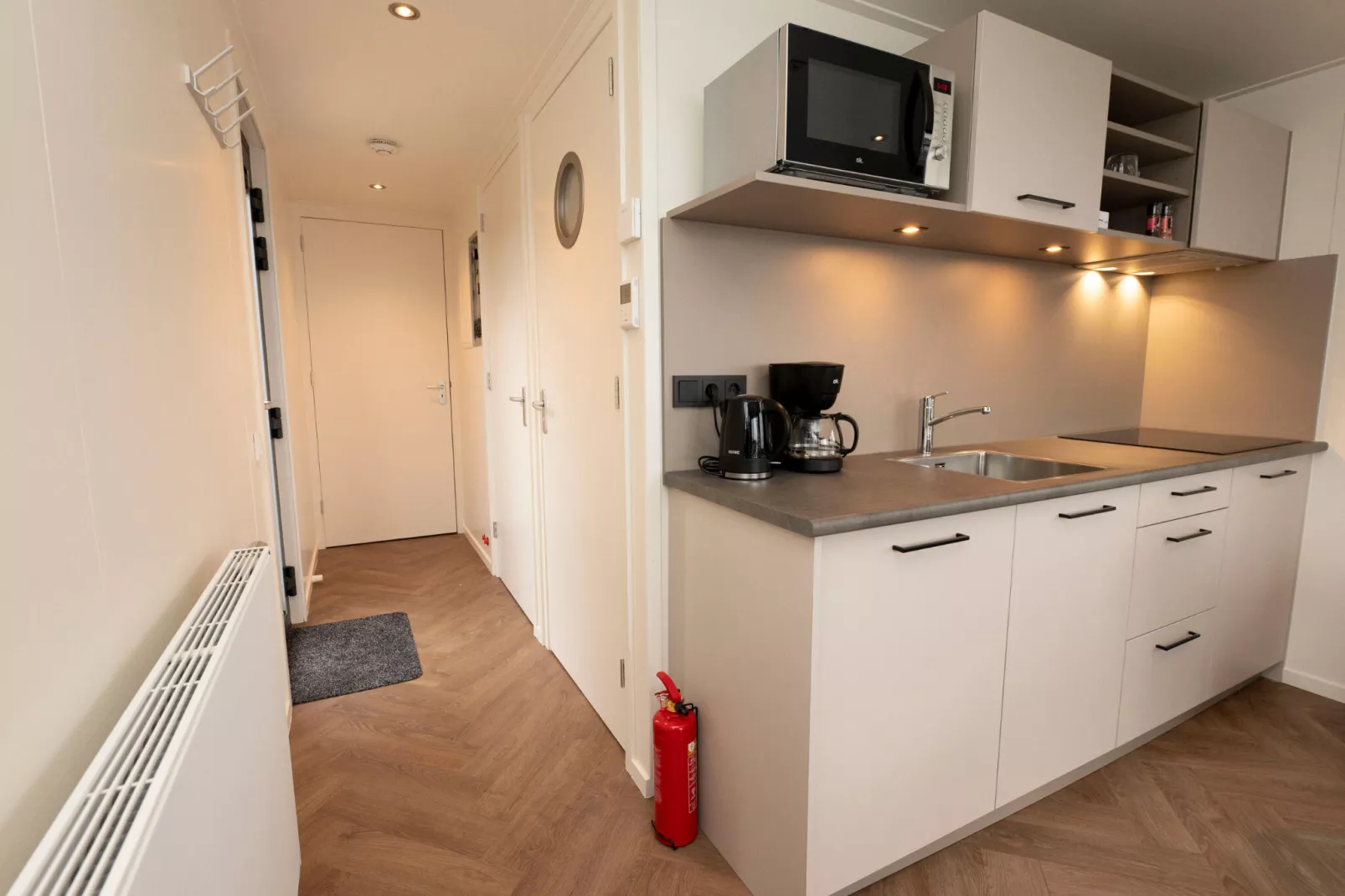 Houseboat - Paviljoenwei 4  Sneek Offingawier 'Boatique Sneek'-Kitchen
