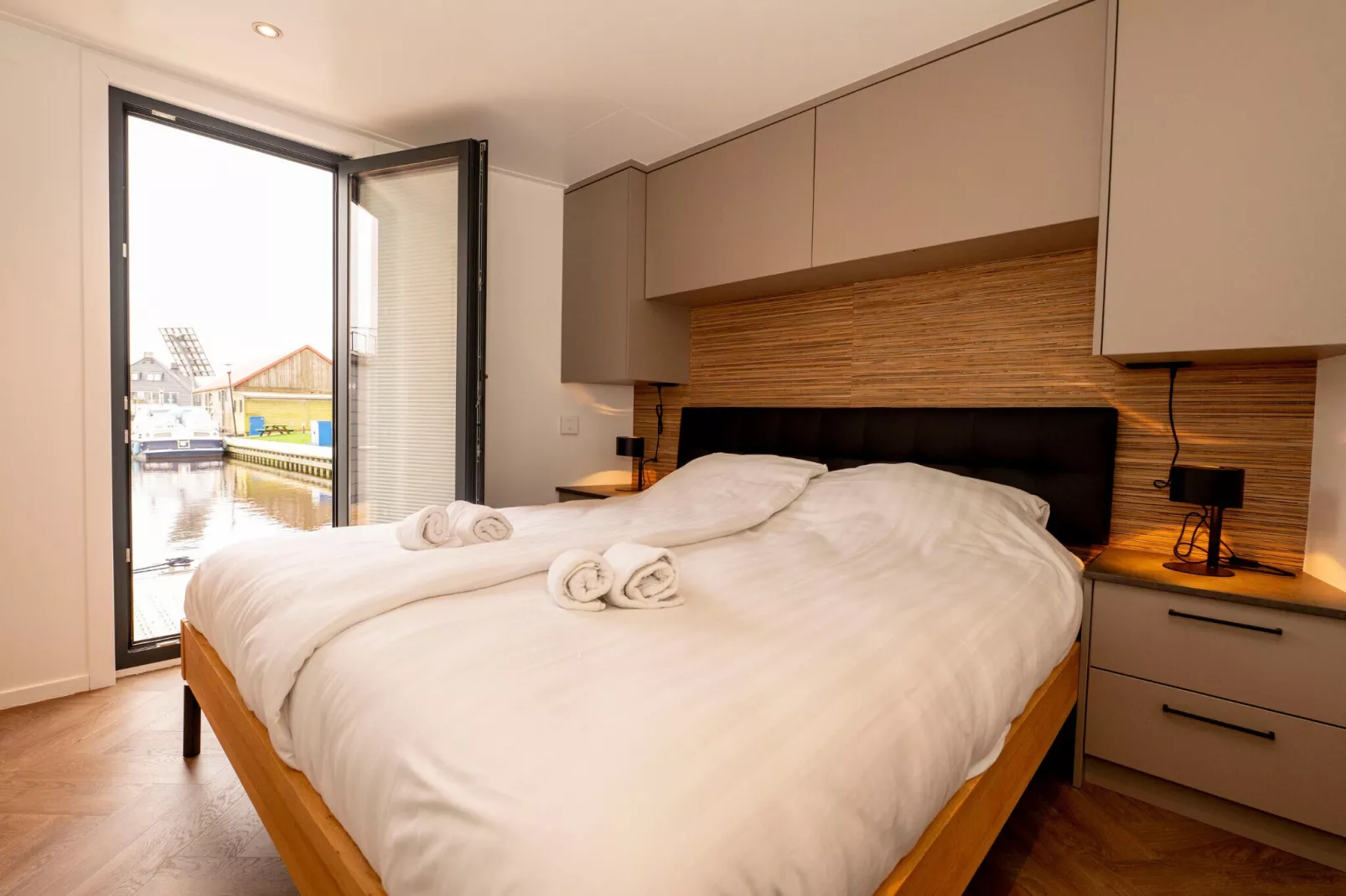Houseboat - Paviljoenwei 4  Sneek Offingawier 'Boatique Sneek'-Bedroom