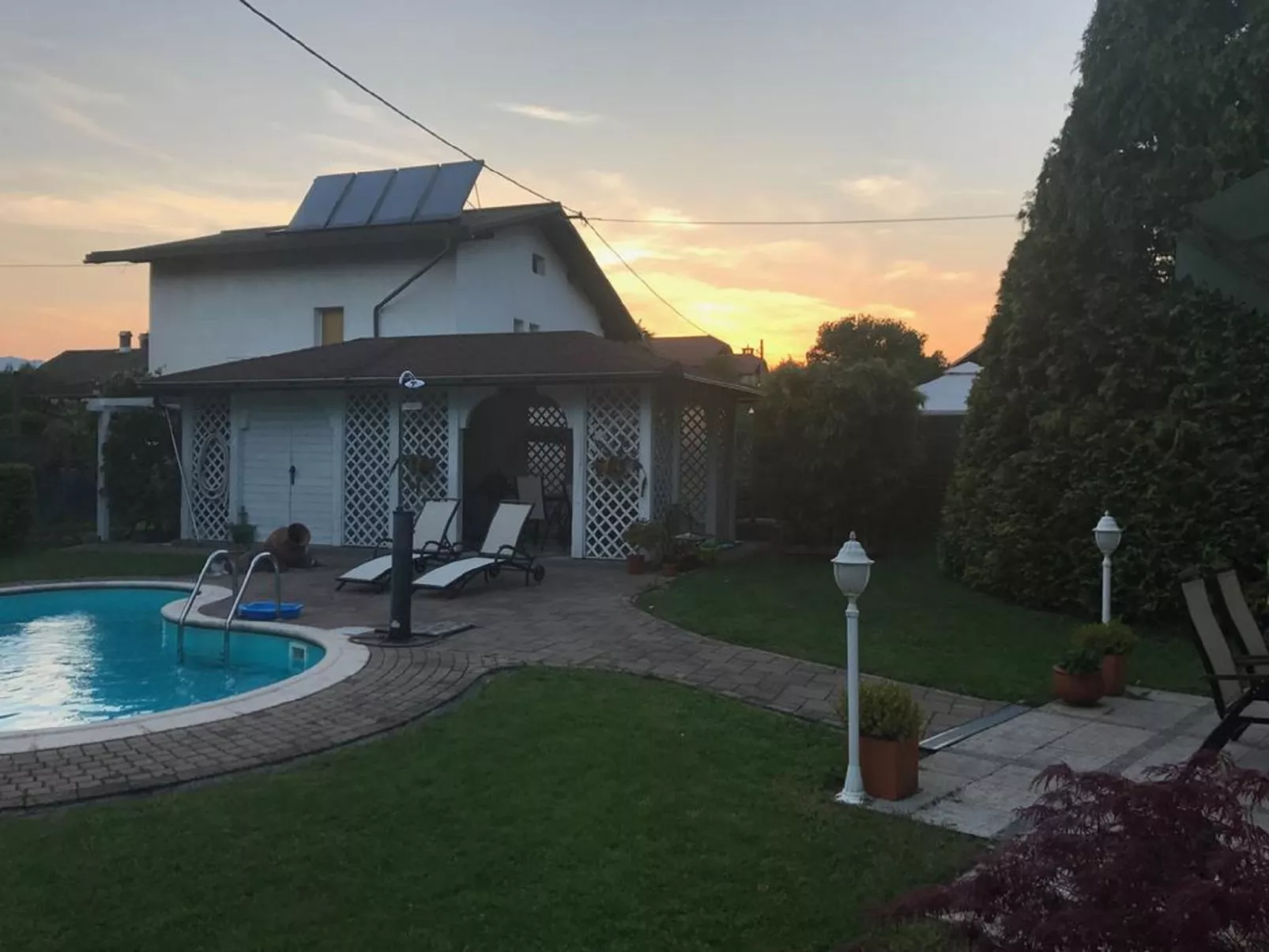 Vila Lesce-Draußen