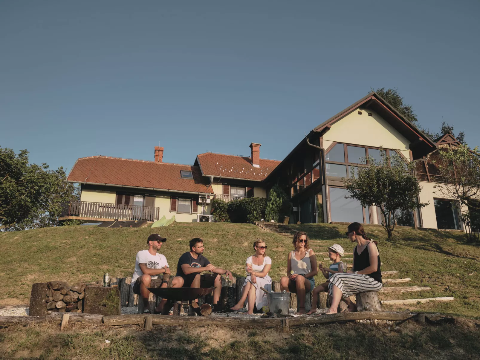 Podhamer-Outside