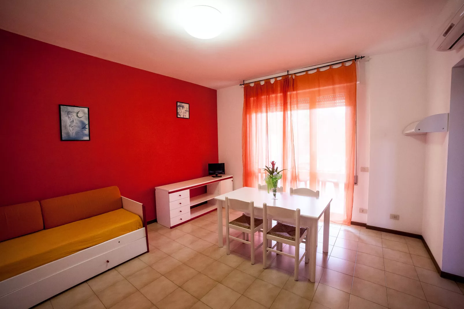Residenza Alberghiera Italia in Luni - Bilocale B4-Wohnzimmer