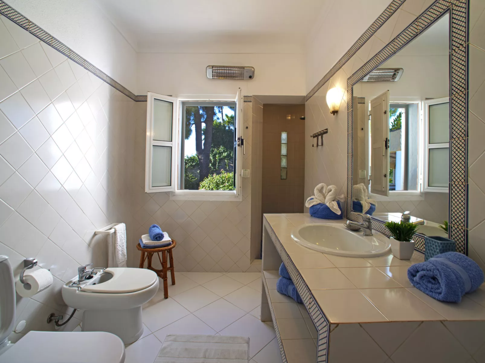 Luz Romana B1-Inside