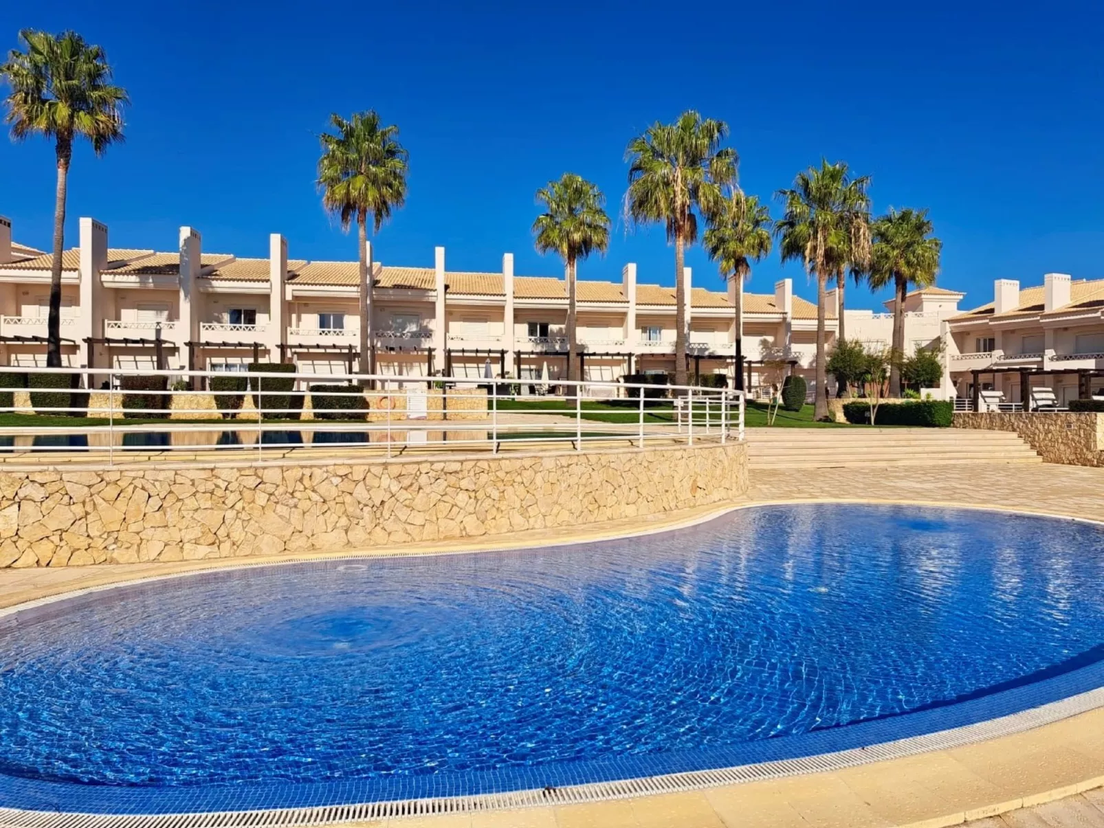 Aguia M T2-Outside