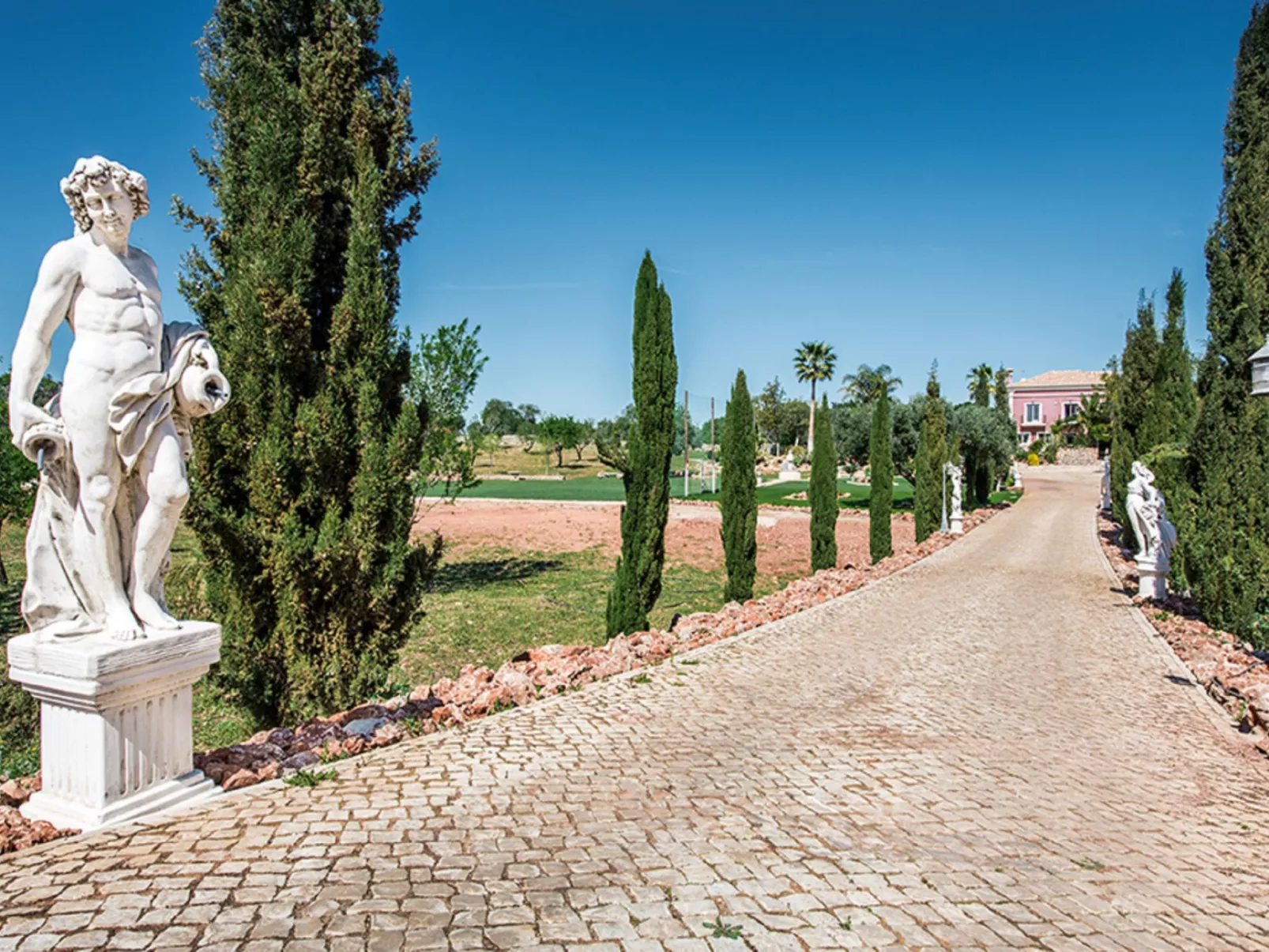 Quinta Valente-Outside