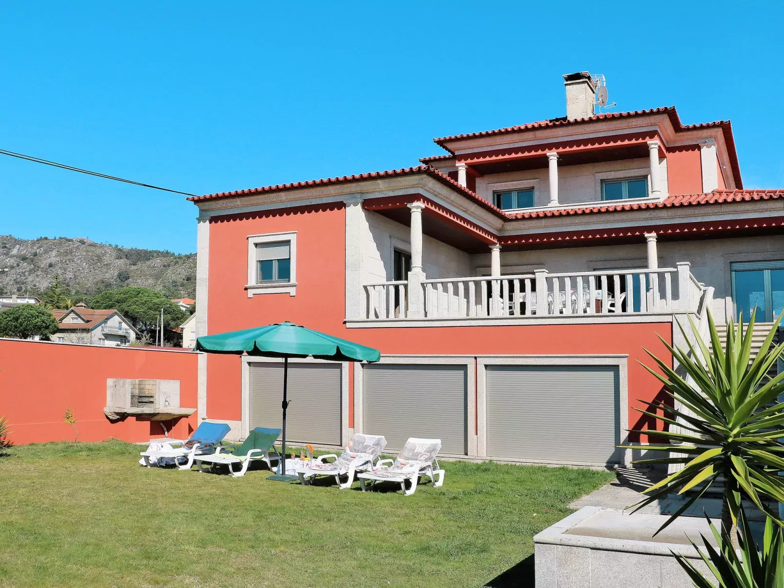 Vista Mar-Outside