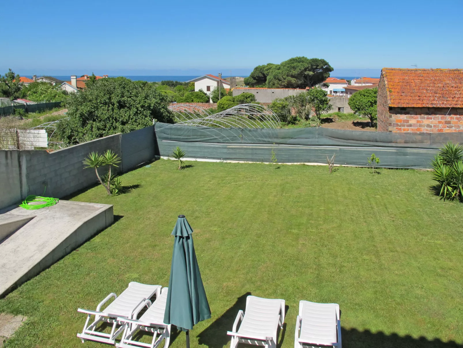 Vista Mar-Outside