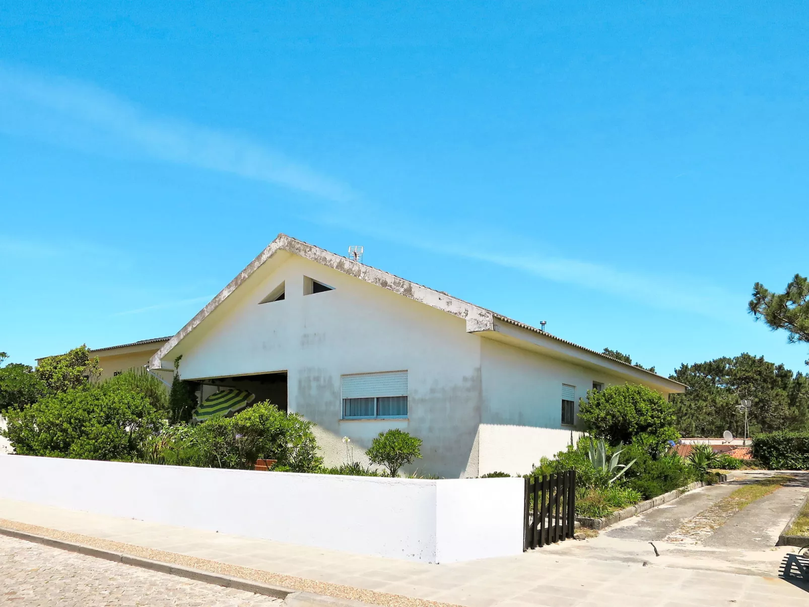 Da Praia-Outside