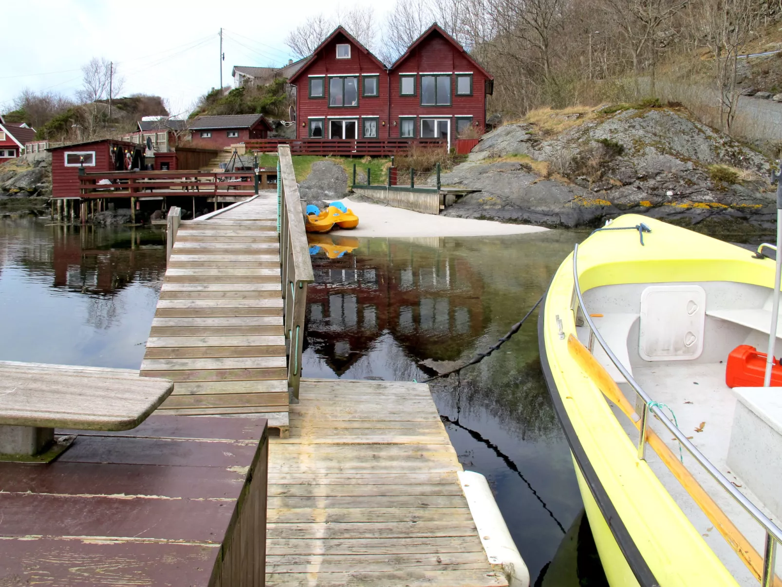 Kalavåg-Outside