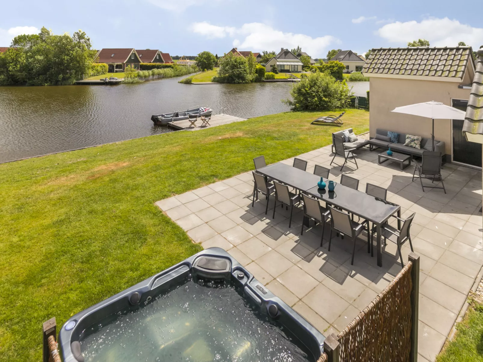 Lieskehuis Wellness de Luxe 10+2-Outside