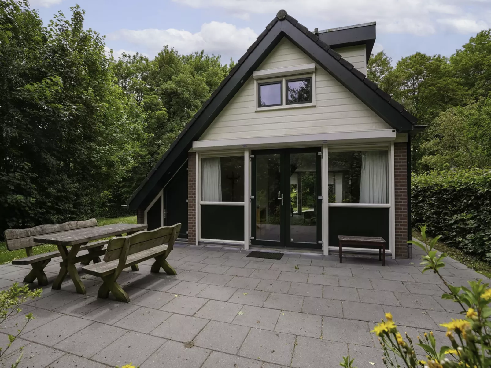 De Smokkelaar bg 127-Outside