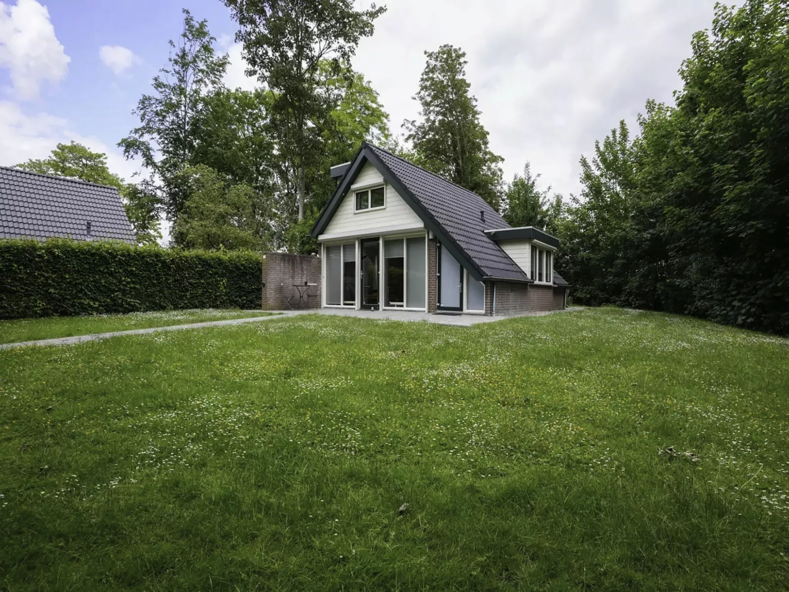 De Smokkelaar bg 127-Outside