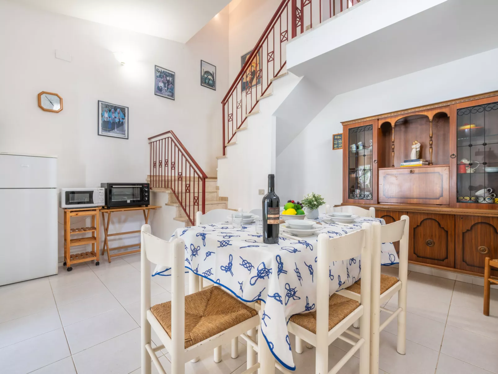 Bouganville-Inside