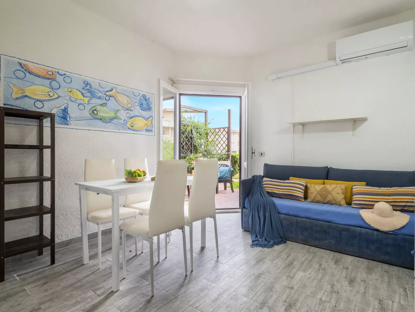 Iris 7, Terza Spiaggia-Inside