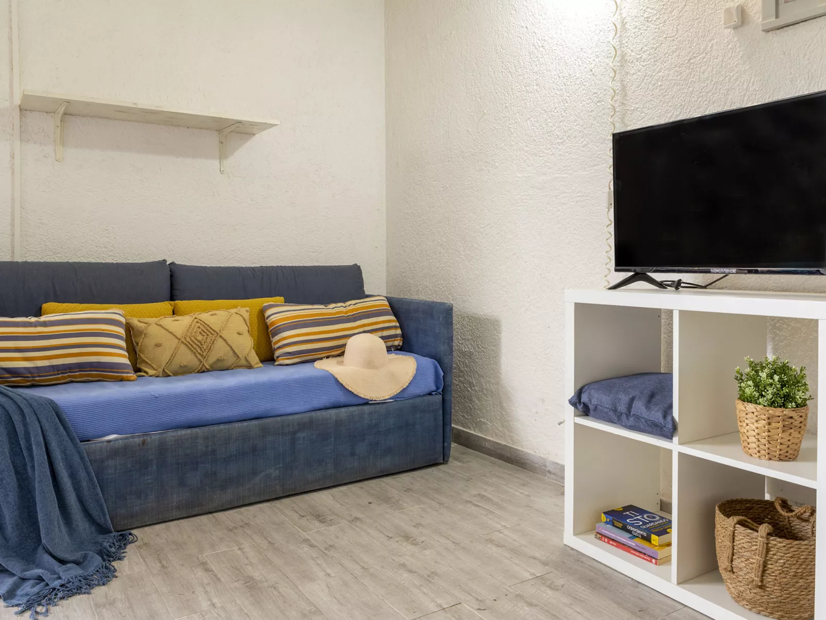 Iris 7, Terza Spiaggia-Inside