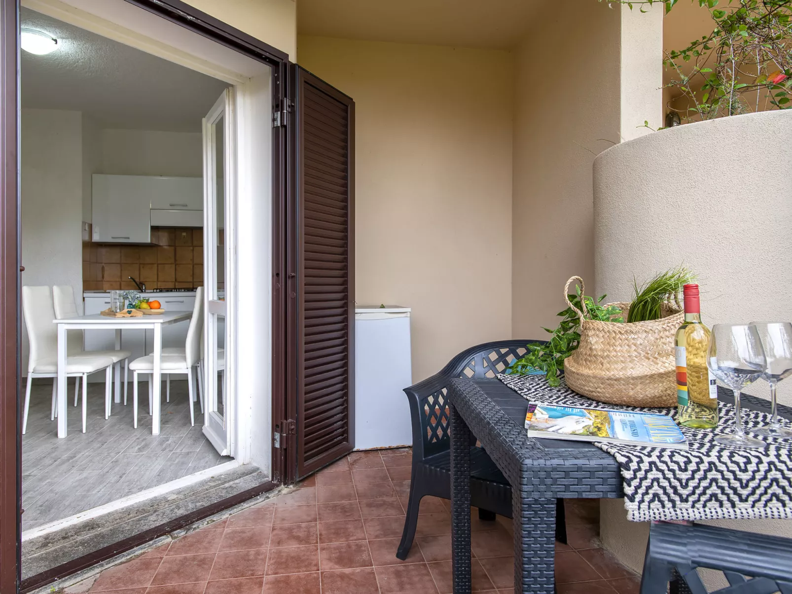 Iris 7, Terza Spiaggia-Outside