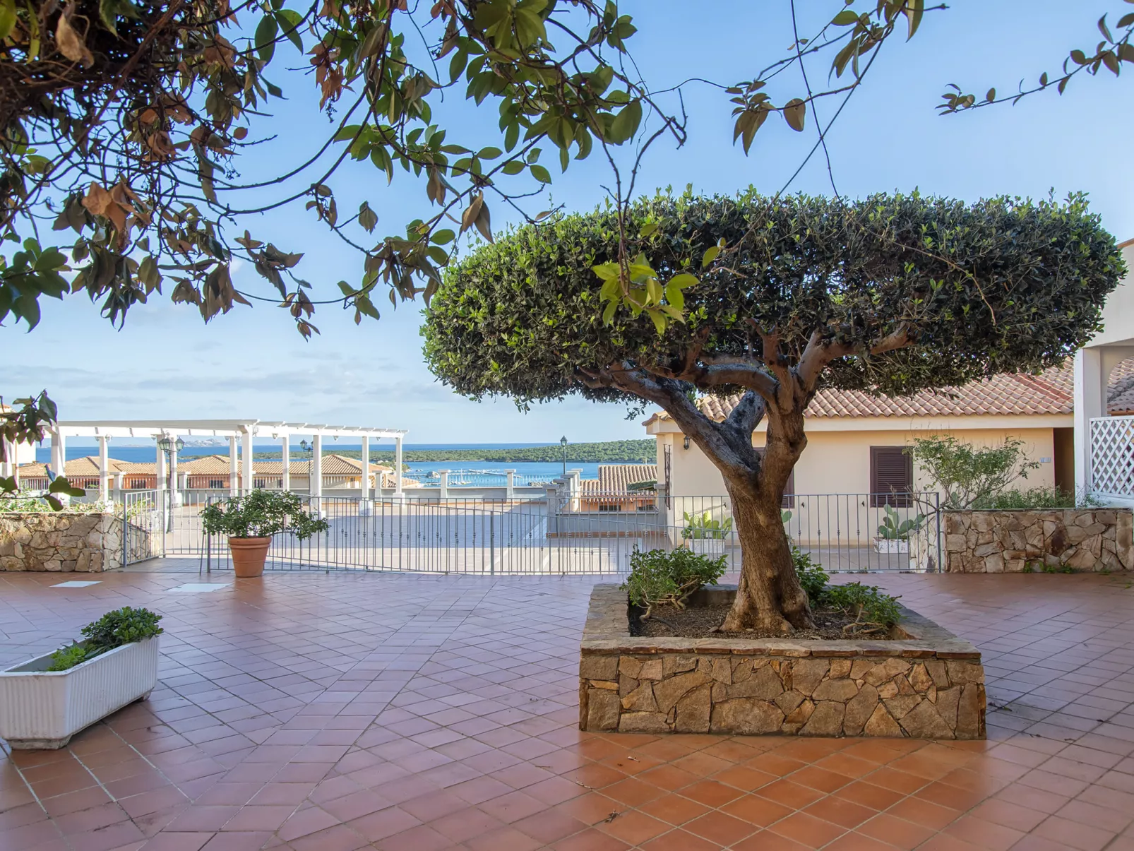 CSB - 11/A - Baia de Bahas-Outside