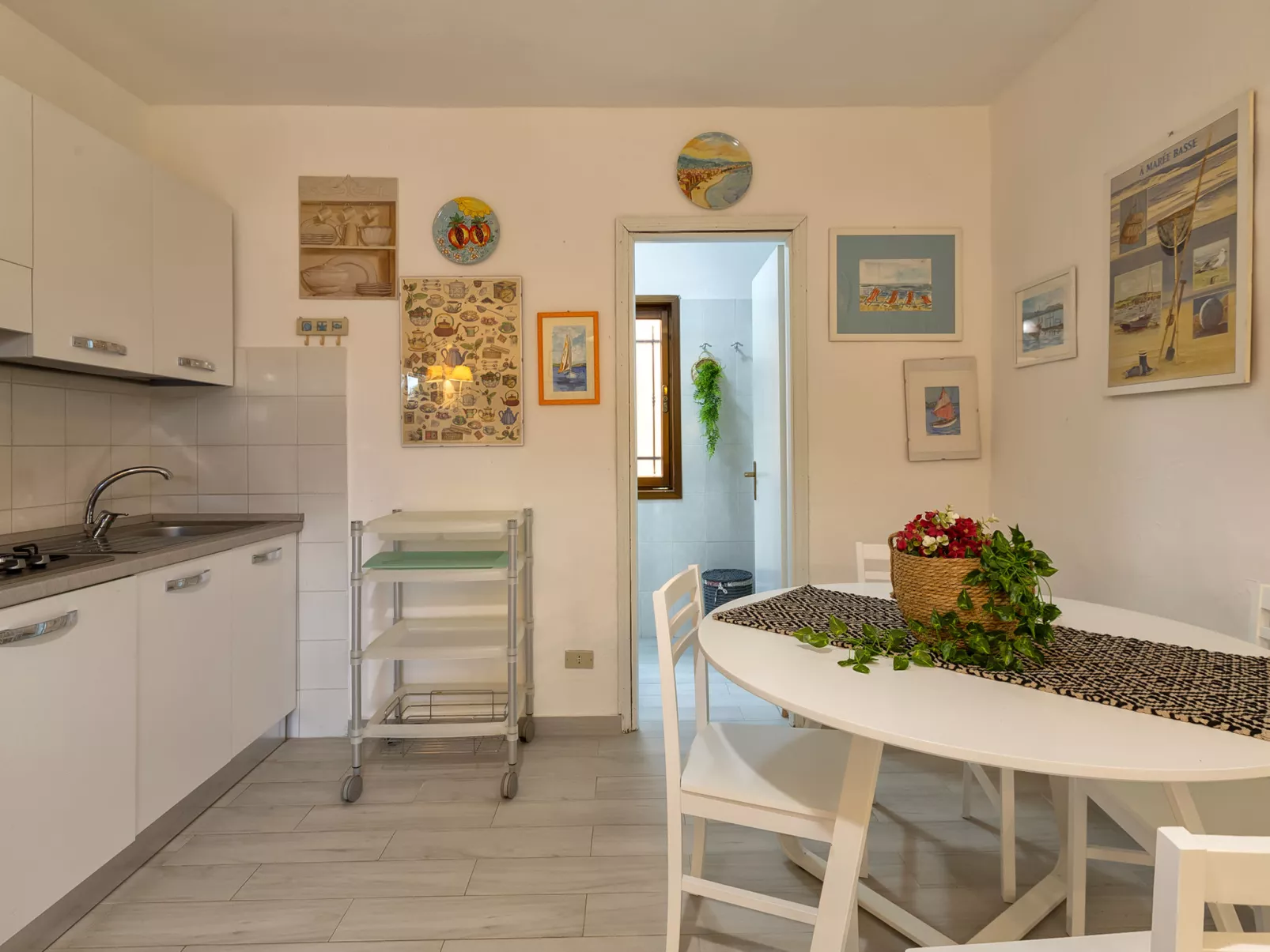 D4 - H1, Baia de Bahas-Inside