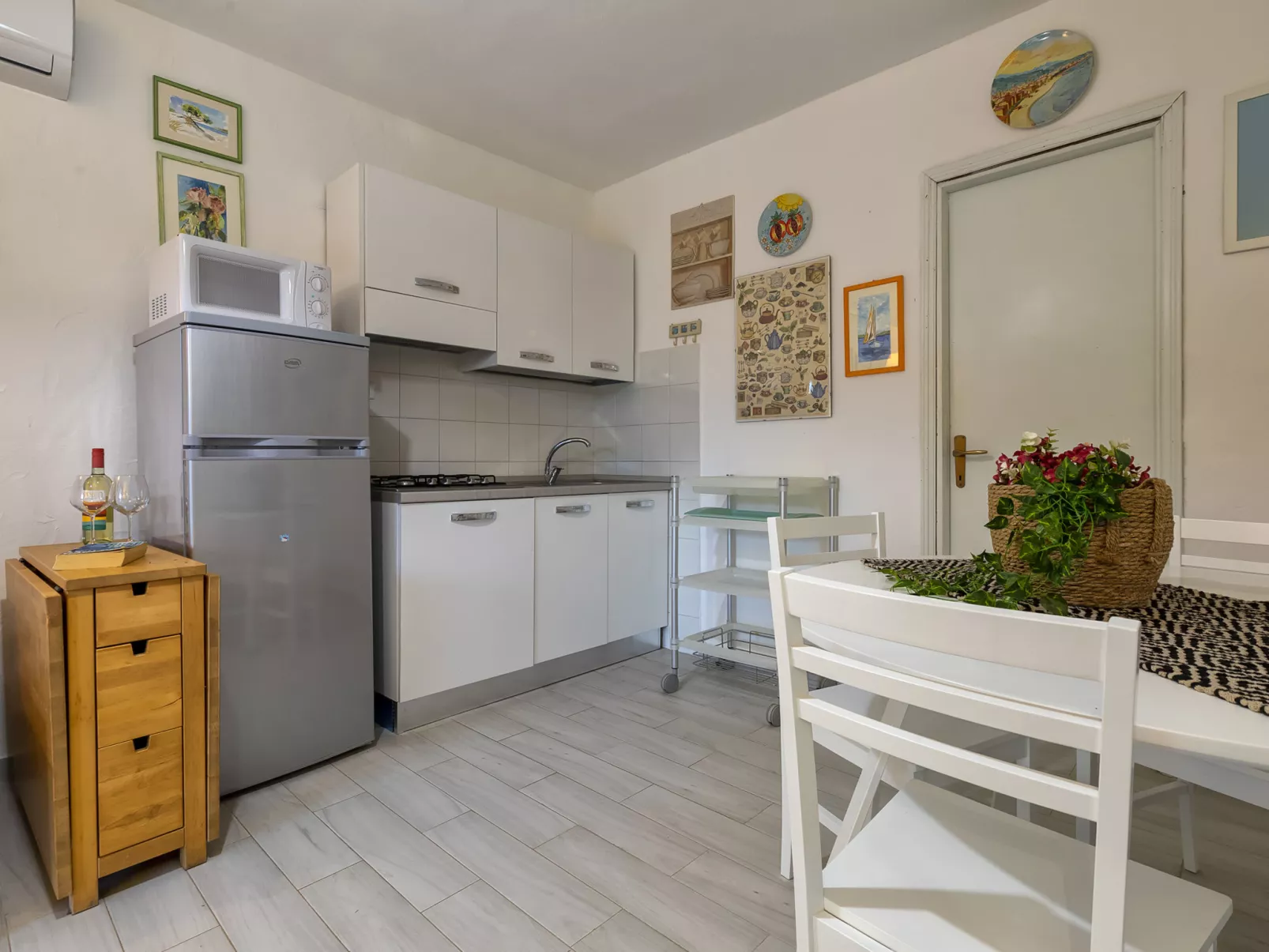 D4 - H1, Baia de Bahas-Inside