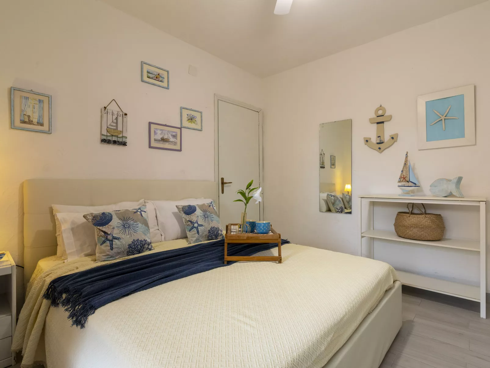 D4 - H1, Baia de Bahas-Inside