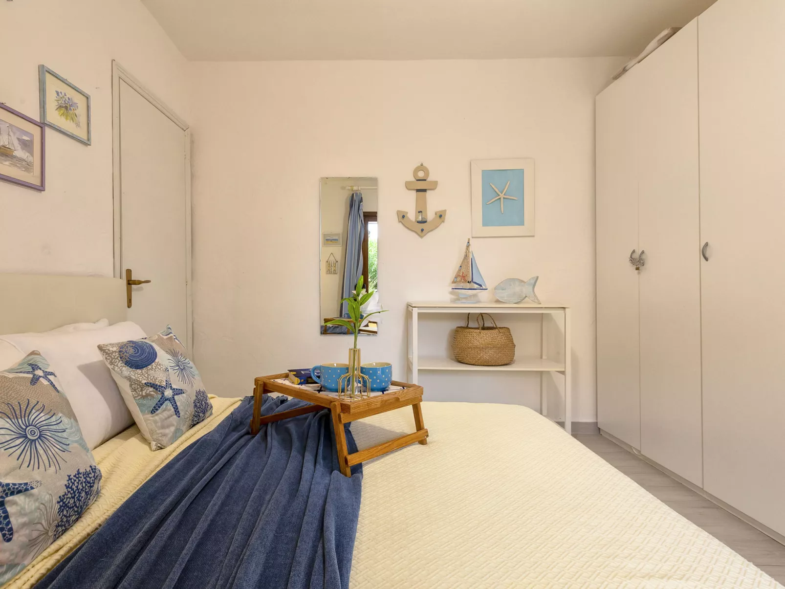 D4 - H1, Baia de Bahas-Inside