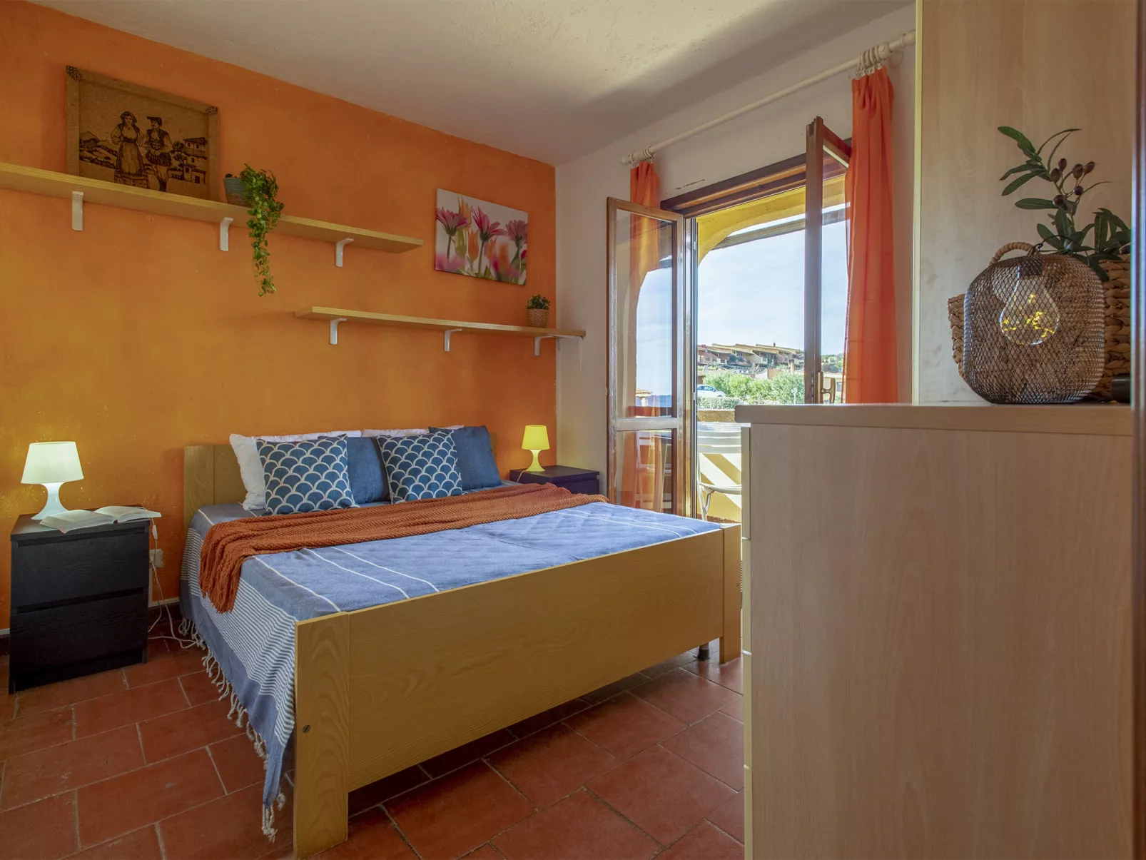F4 - F2, Baia de Bahas-Inside