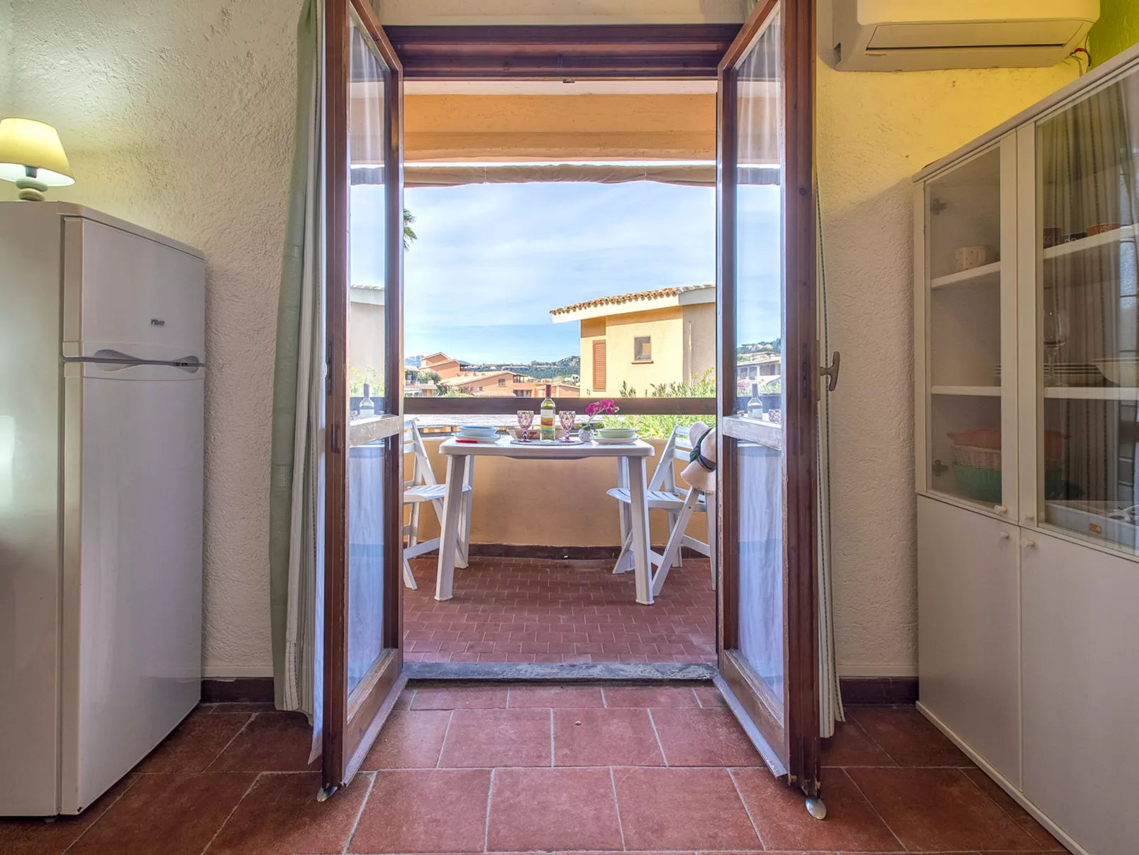 F4 - F2, Baia de Bahas-Inside