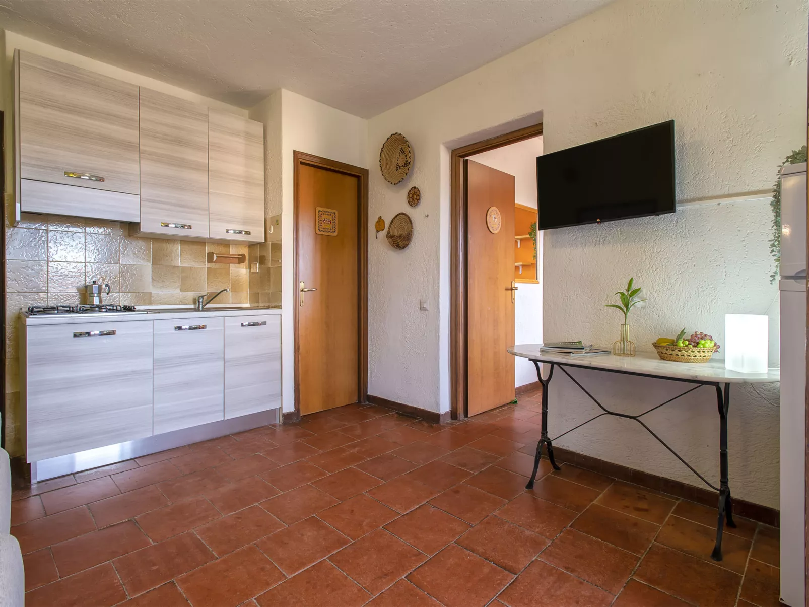 F4 - F2, Baia de Bahas-Inside