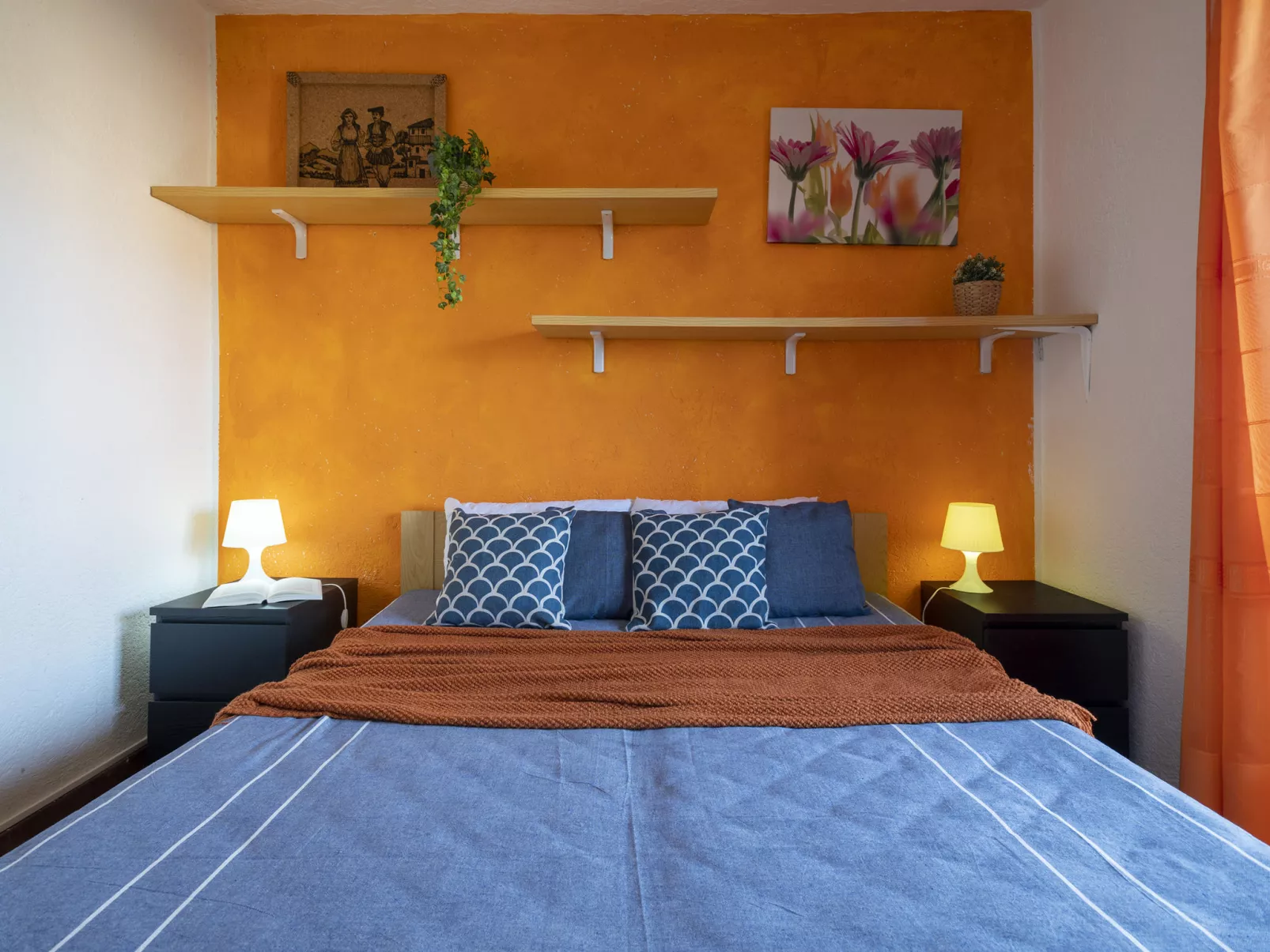 F4 - F2, Baia de Bahas-Inside