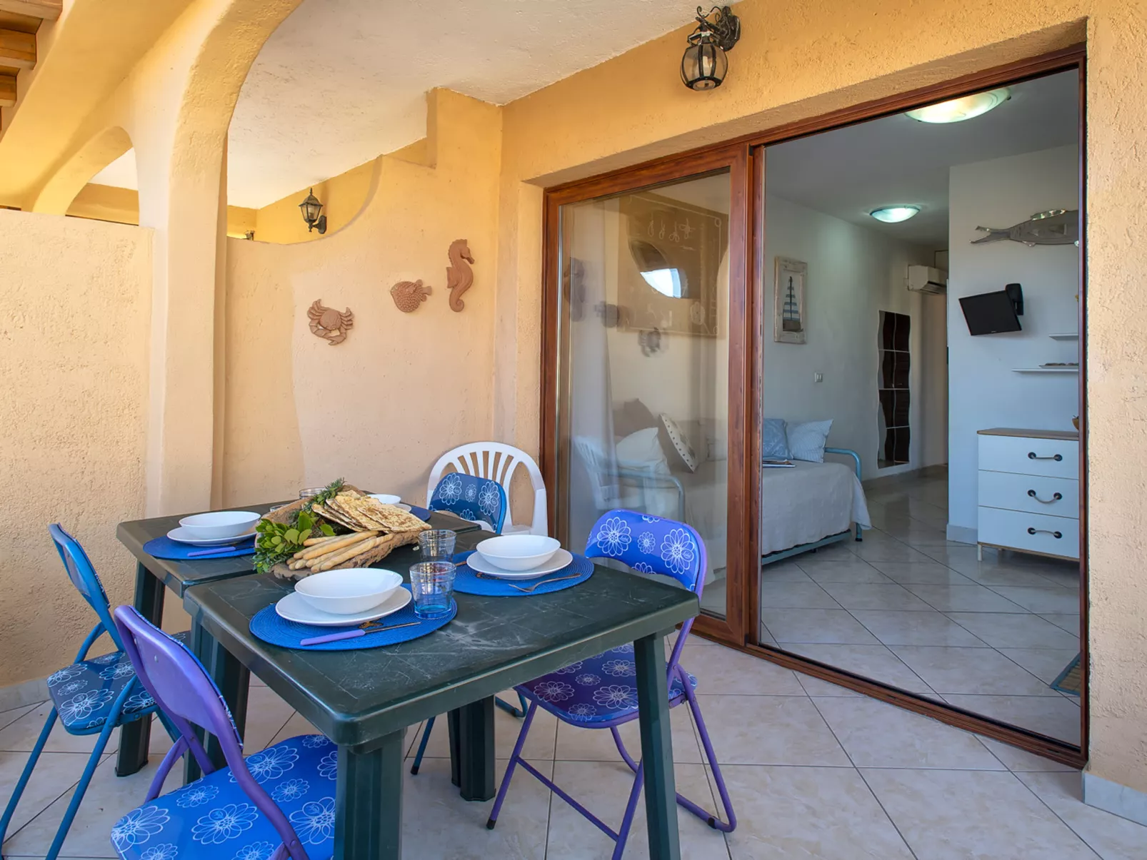 D4 - F3, Baia de Bahas-Outside