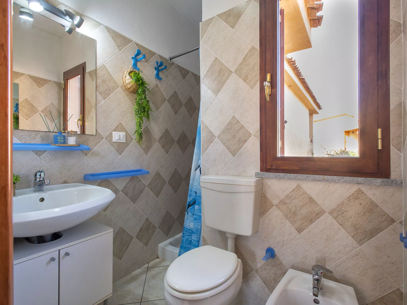 D4 - F3, Baia de Bahas-Inside