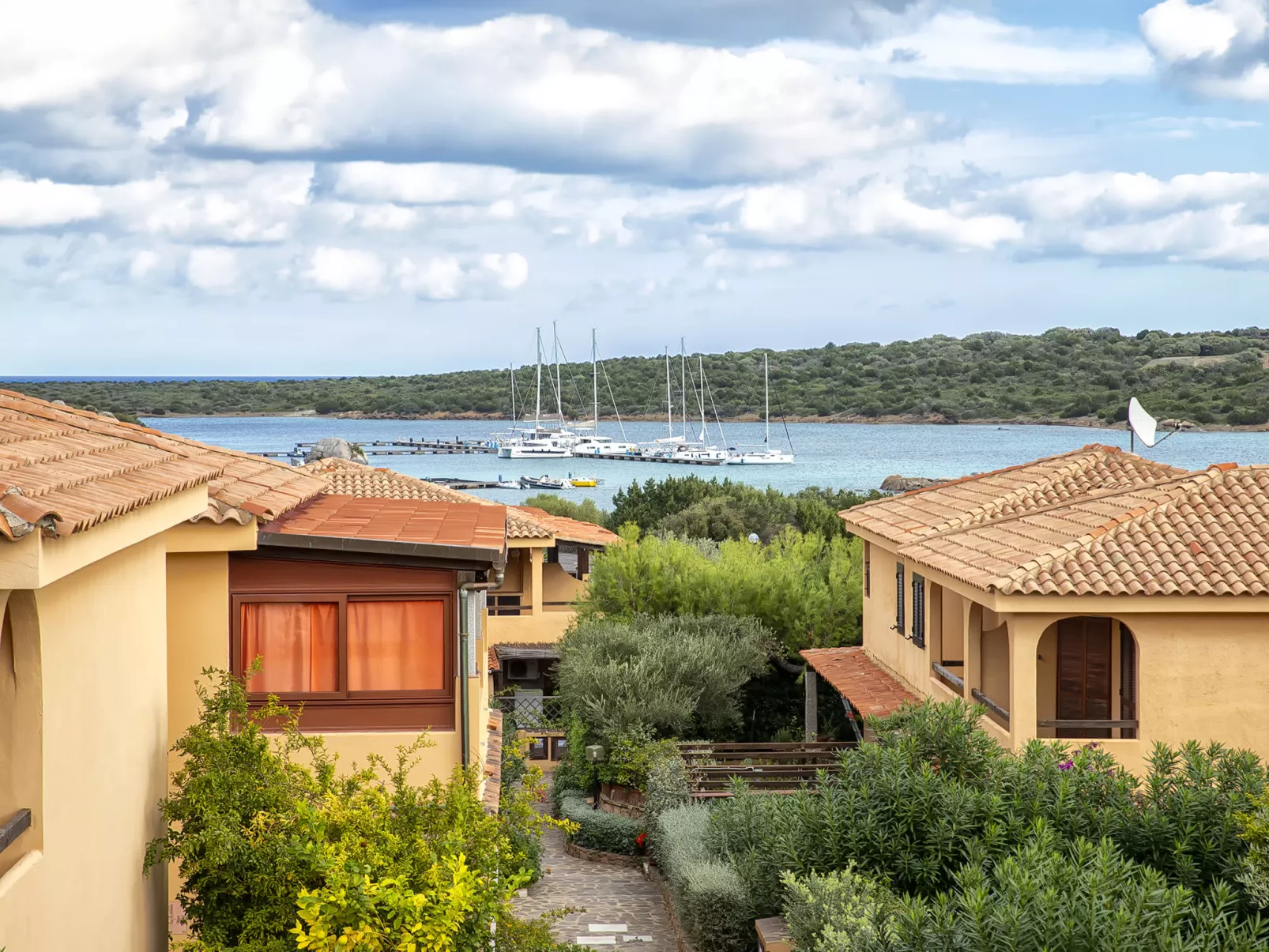 D4 - F3, Baia de Bahas-Outside