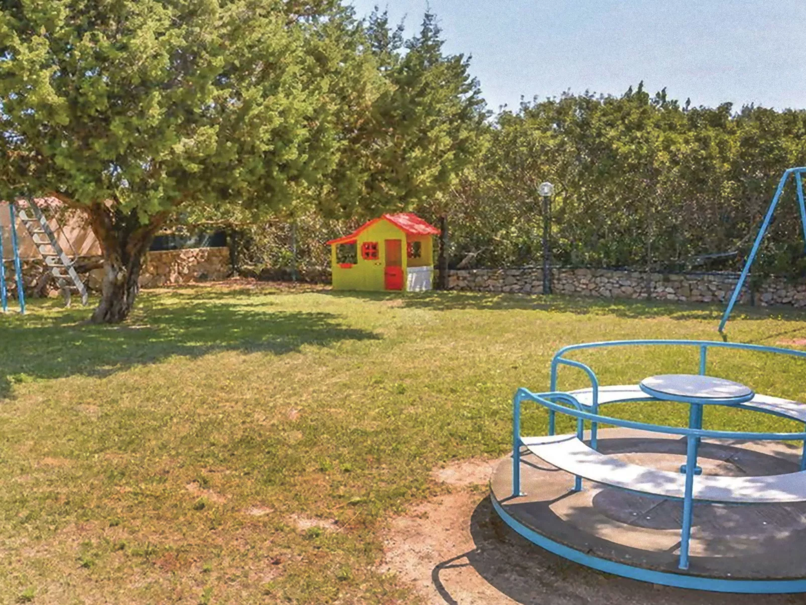 D4 - F3, Baia de Bahas-Outside