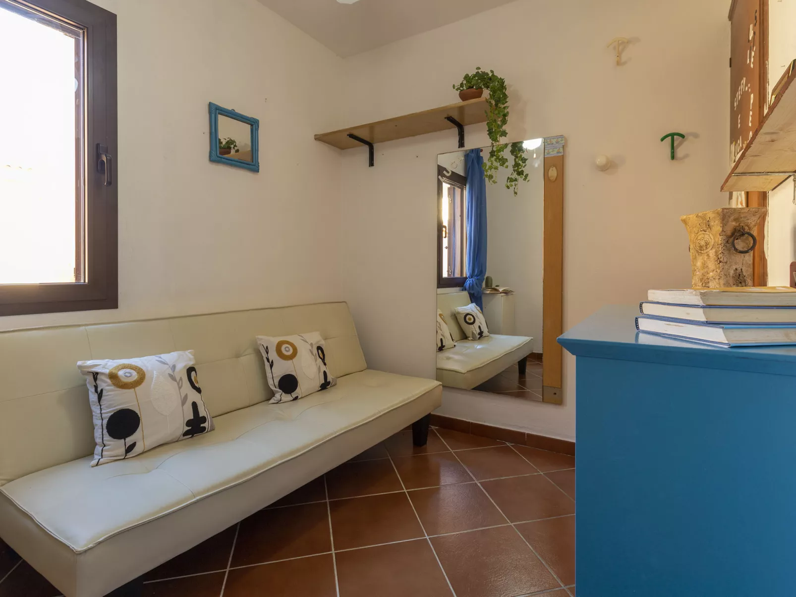 F4 - G2, Baia de Bahas-Inside
