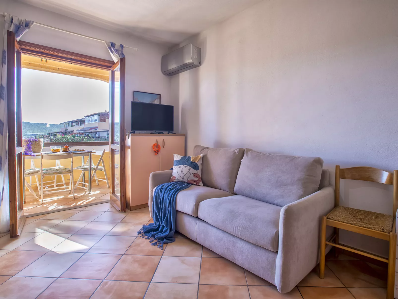 D4 - G3, Baia de Bahas-Inside
