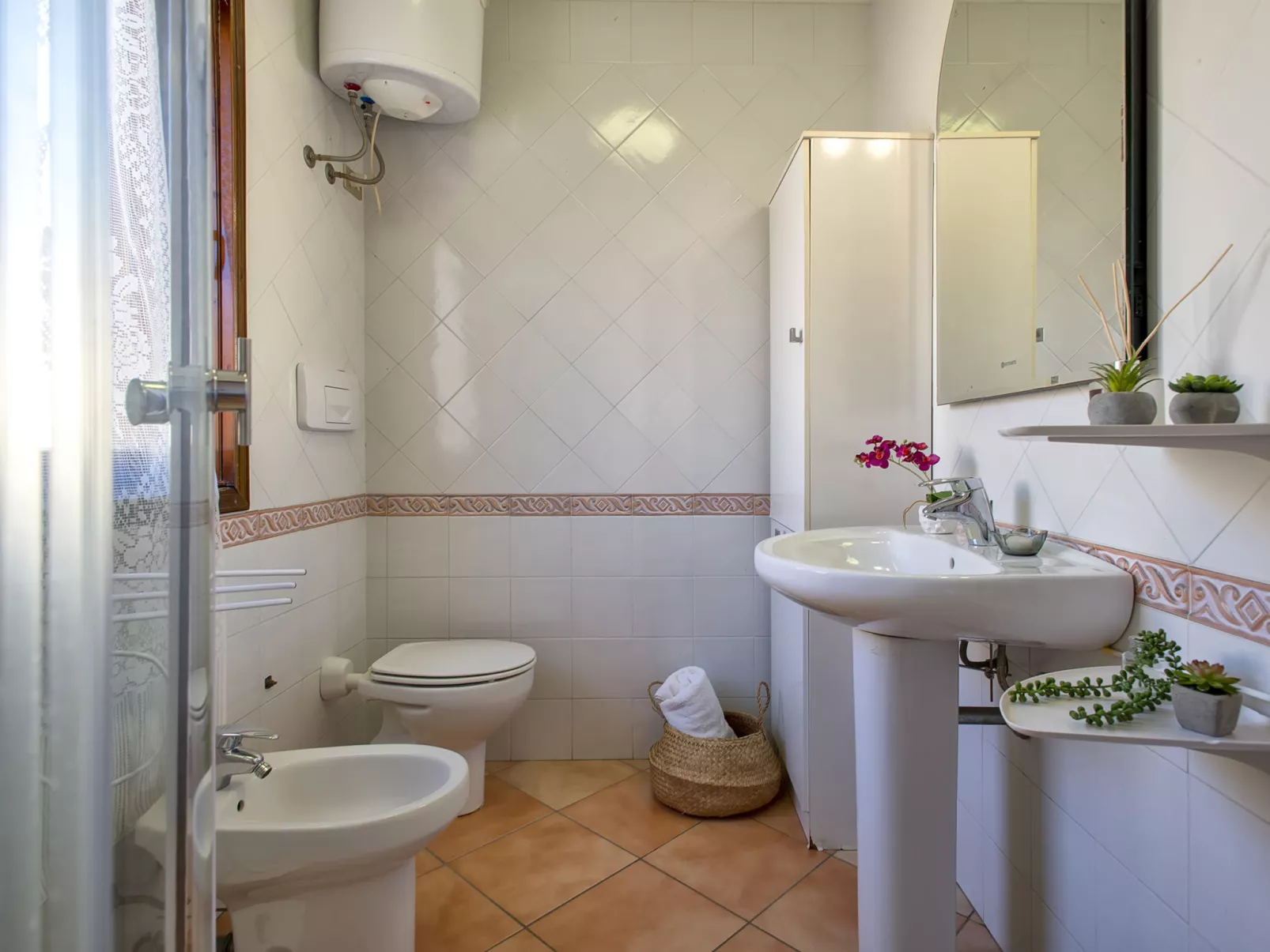 D4 - G3, Baia de Bahas-Inside