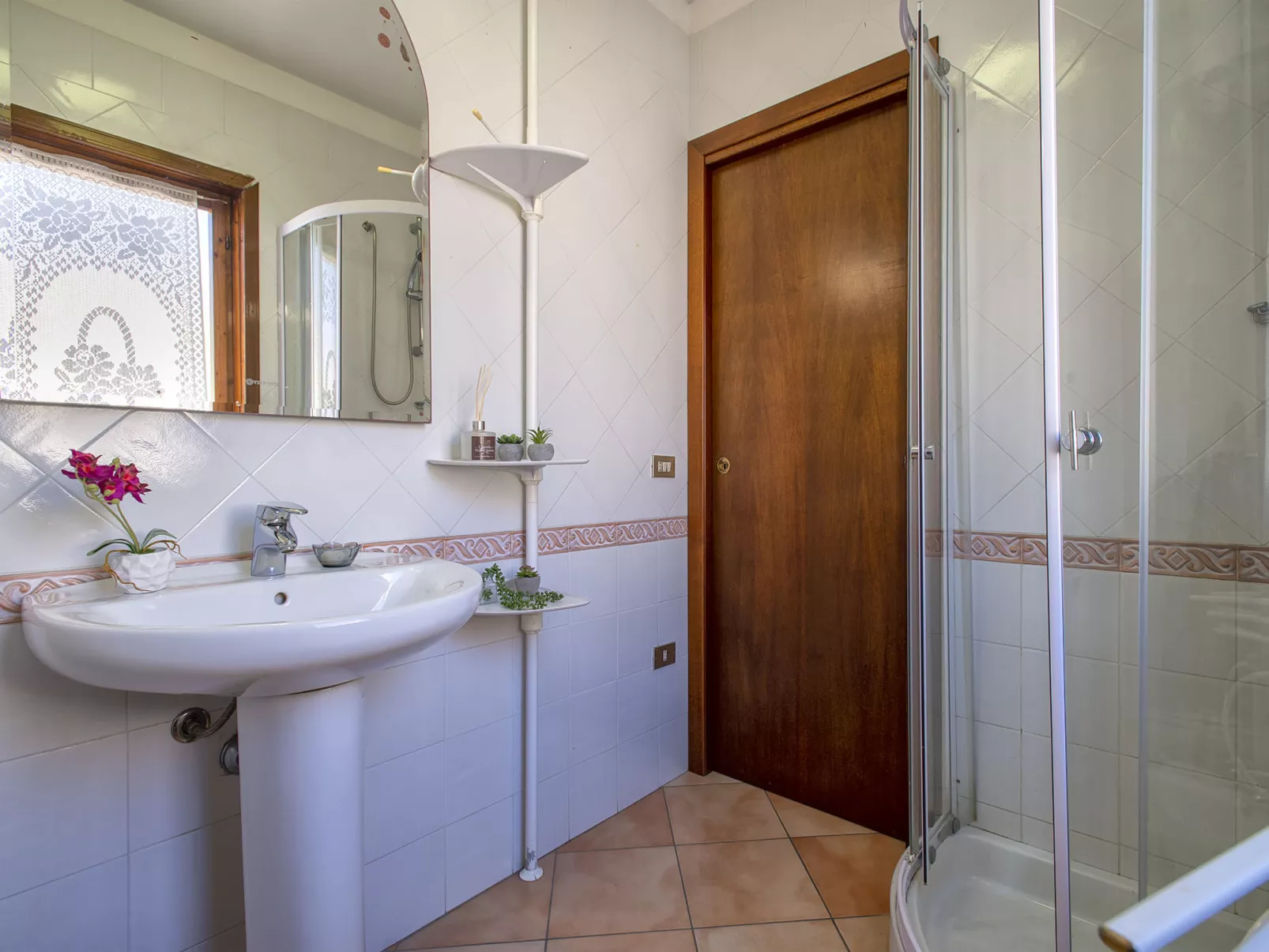 D4 - G3, Baia de Bahas-Inside