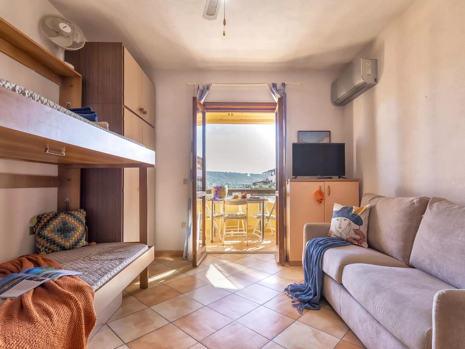 D4 - G3, Baia de Bahas-Inside