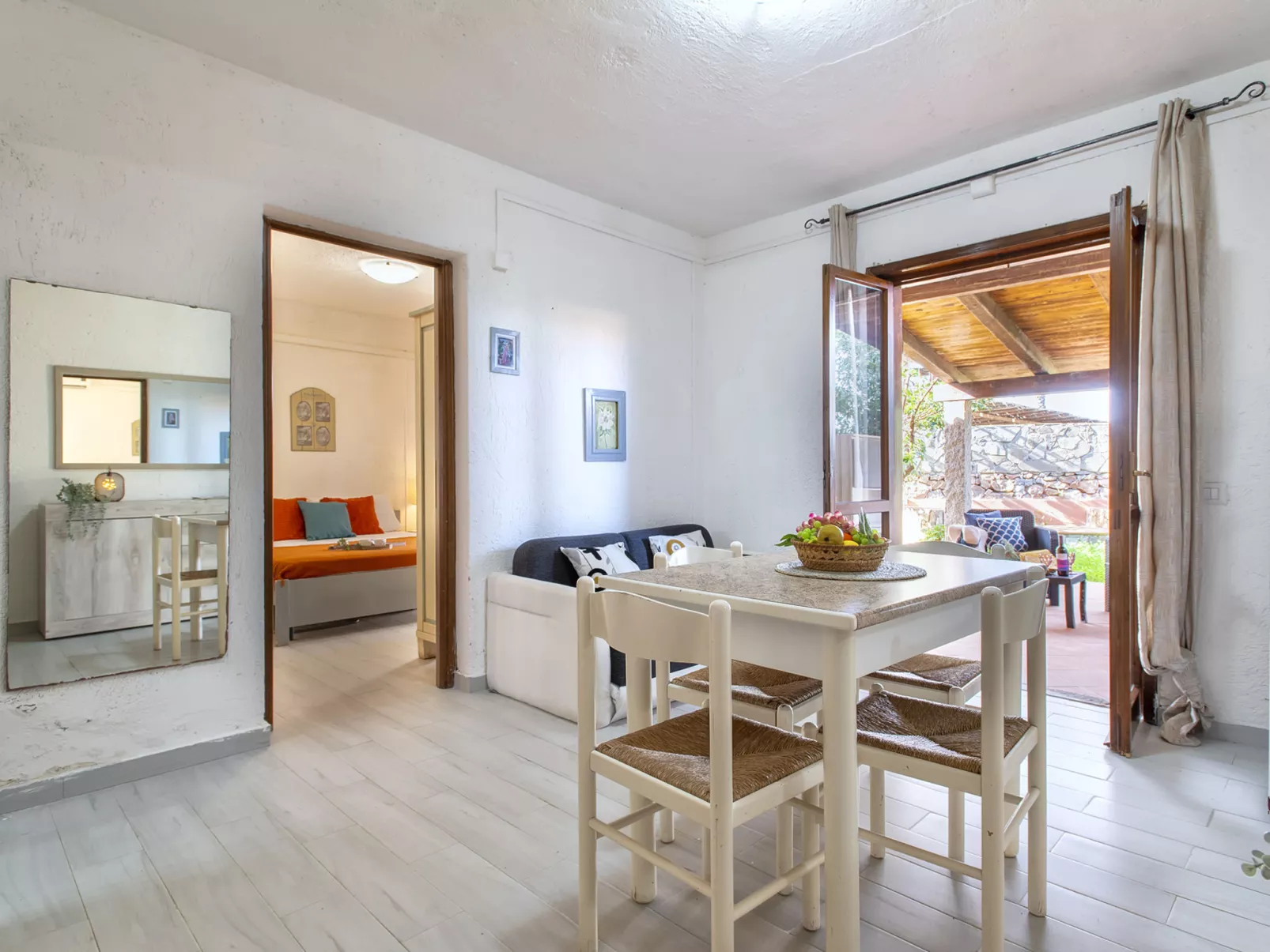 F4-F1 - Baia de Bahas-Inside