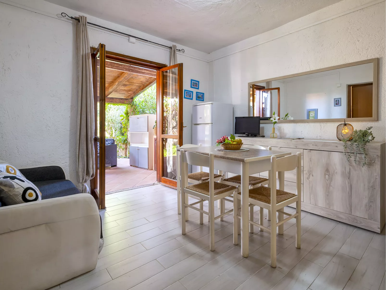 F4-F1 - Baia de Bahas-Inside