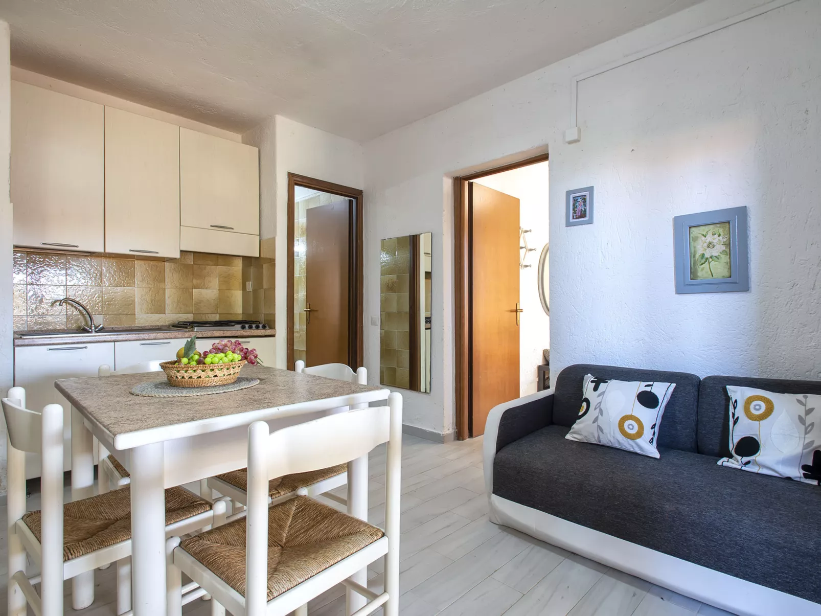 F4-F1 - Baia de Bahas-Inside