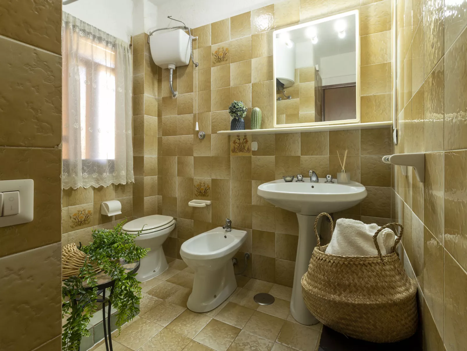 F4-F1 - Baia de Bahas-Inside