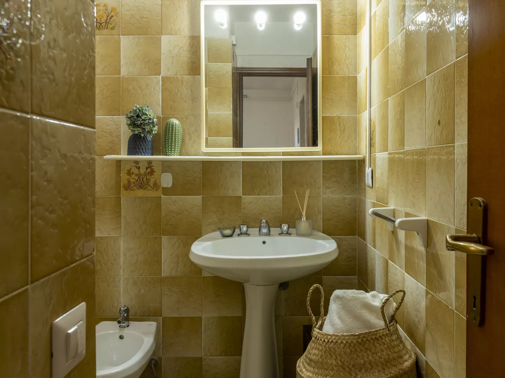 F4-F1 - Baia de Bahas-Inside