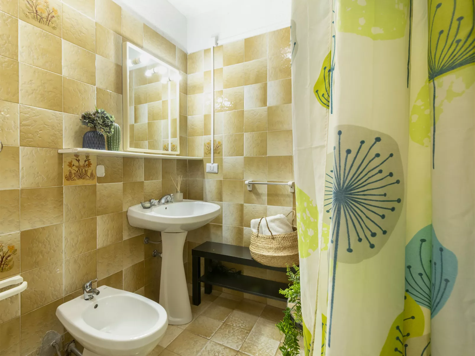F4-F1 - Baia de Bahas-Inside