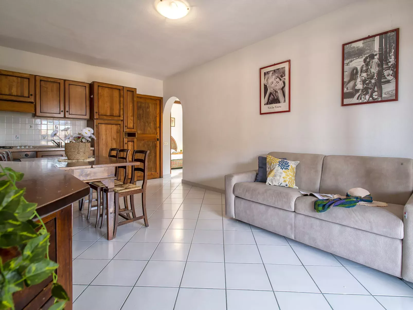 D3 - E2, Baia de Bahas-Inside