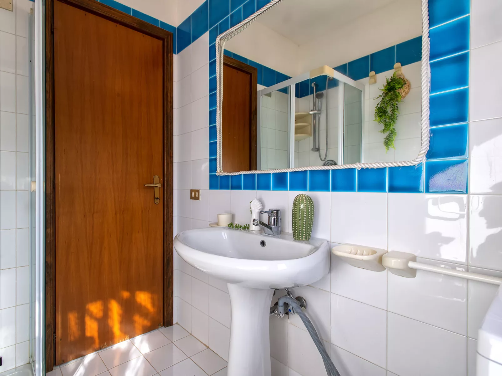 D3 - E2, Baia de Bahas-Inside